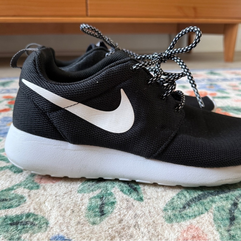 Women’s Nike Roshe Sneakers